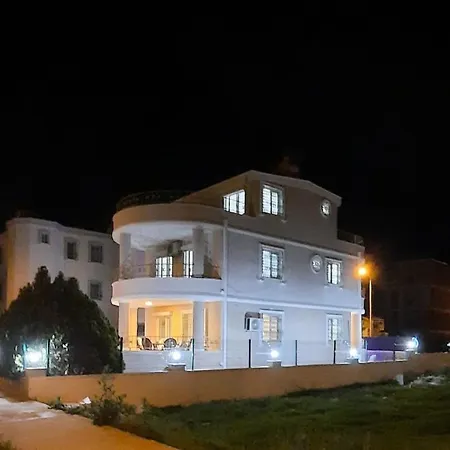 Private Luxury 5 Bedroom With Pool فيلة *